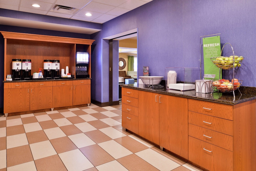 Hampton Inn Harrisonburg South 13/53