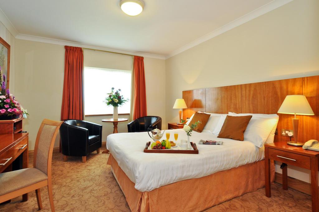 BROADHAVEN BAY HOTEL 4/25