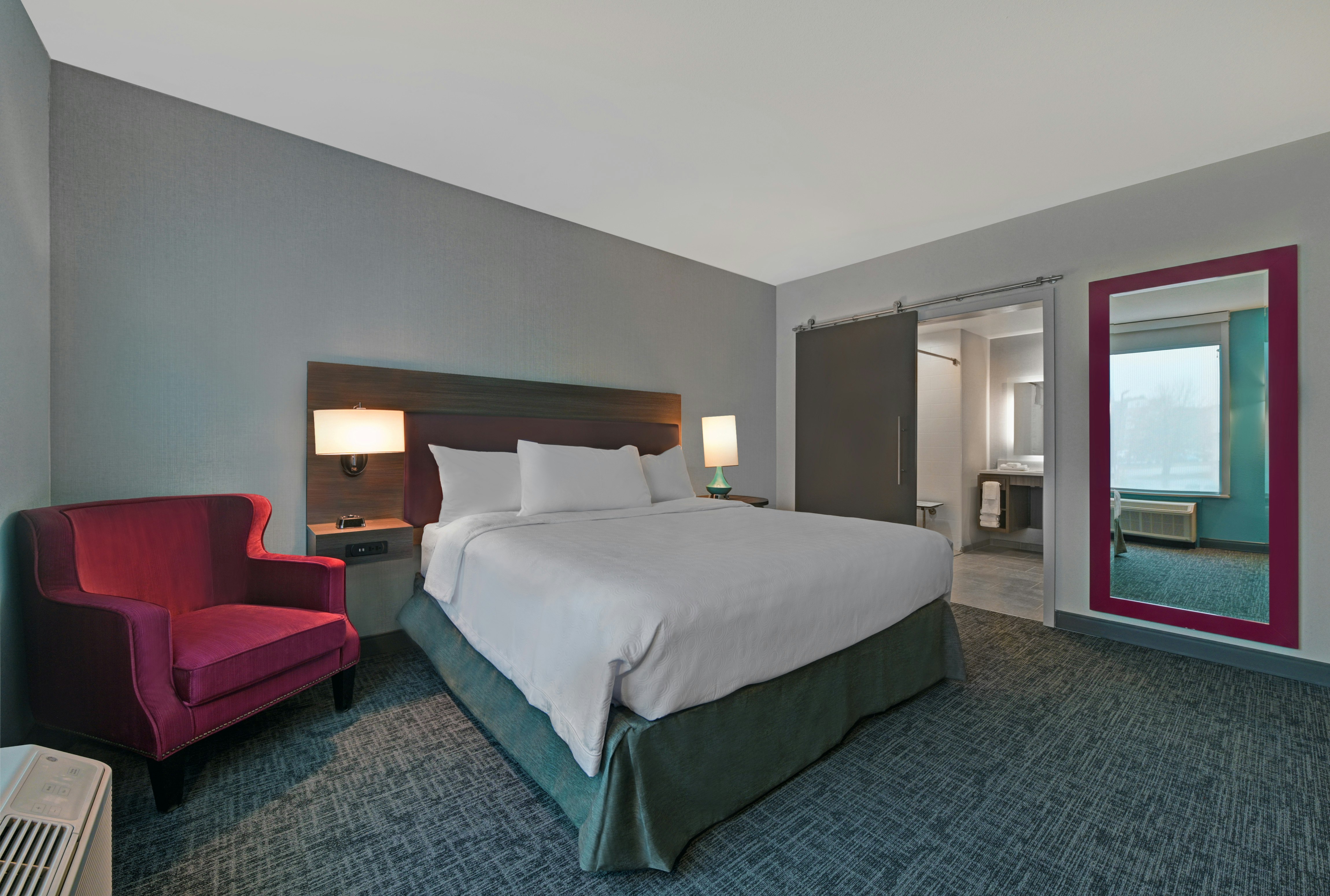 Suite, King Bed, Accessible