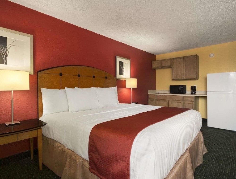 Baymont By Wyndham Salem Roanoke Area 9/25