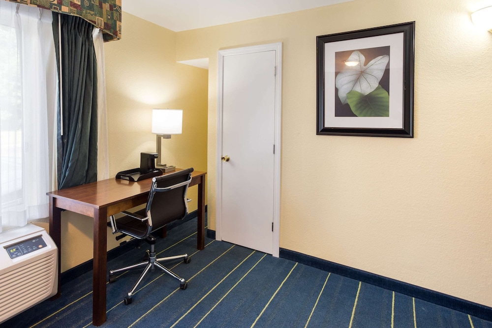 Quality Inn Lebanon, NH 32/37