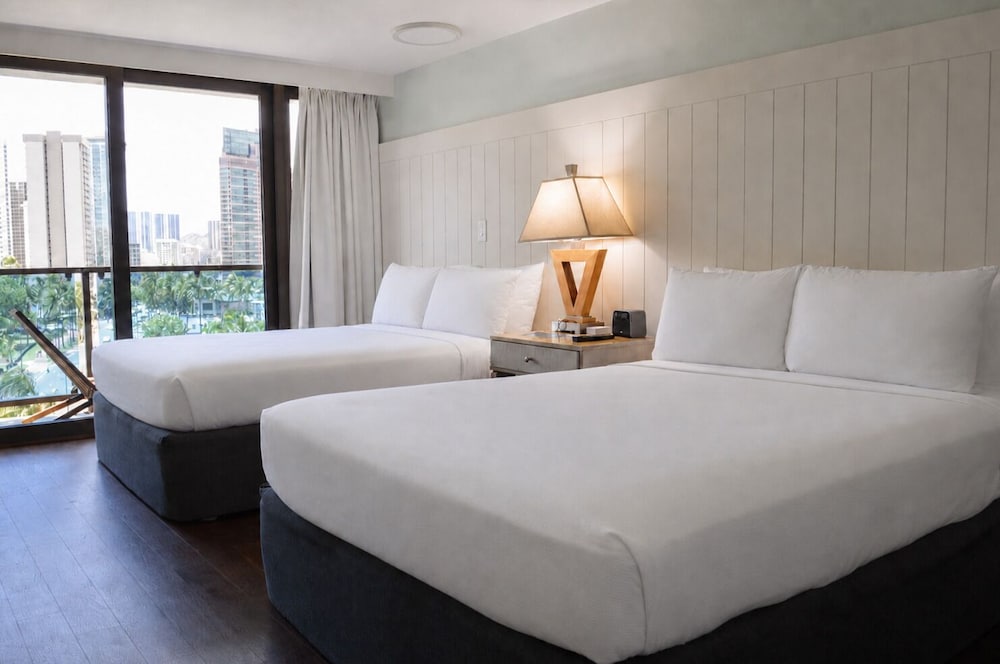 Gold, 2 Queen Beds, Ocean View