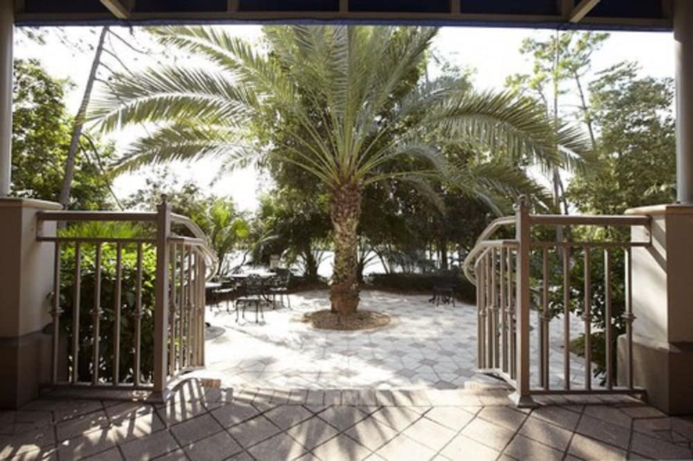 Trianon Bonita Bay Hotel 31/35