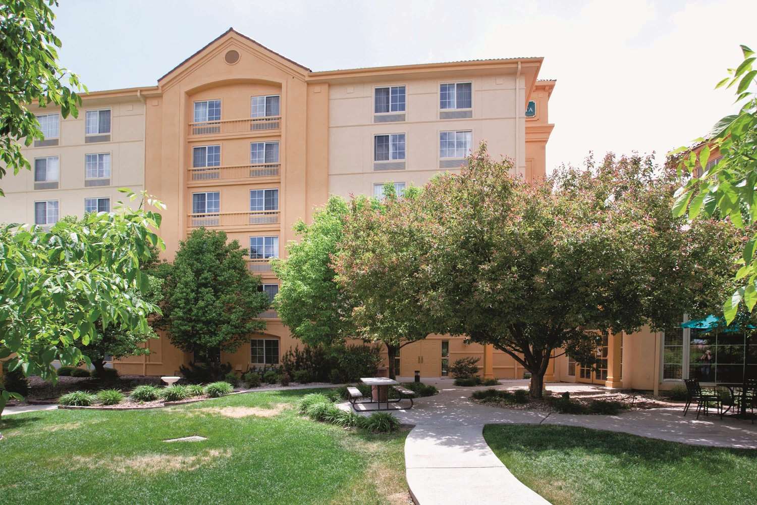 La Quinta Inn & Suites by Wyndham Colorado Springs South AP 28/33