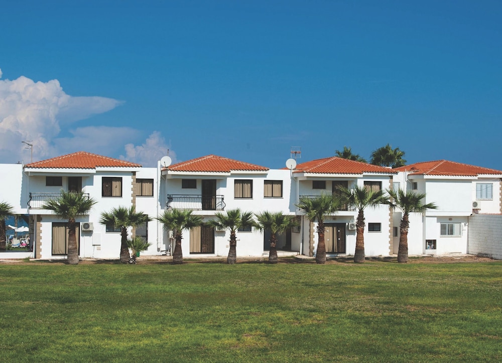 Marlita Beach Hotel Apartments 44/50