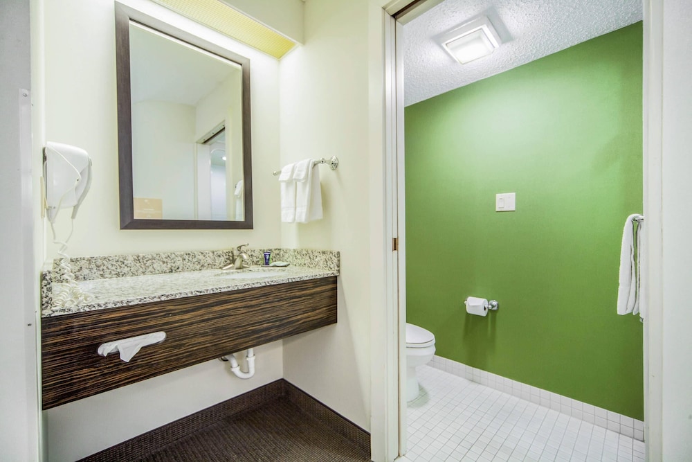 Sleep Inn & Suites Columbus, NE 55/61