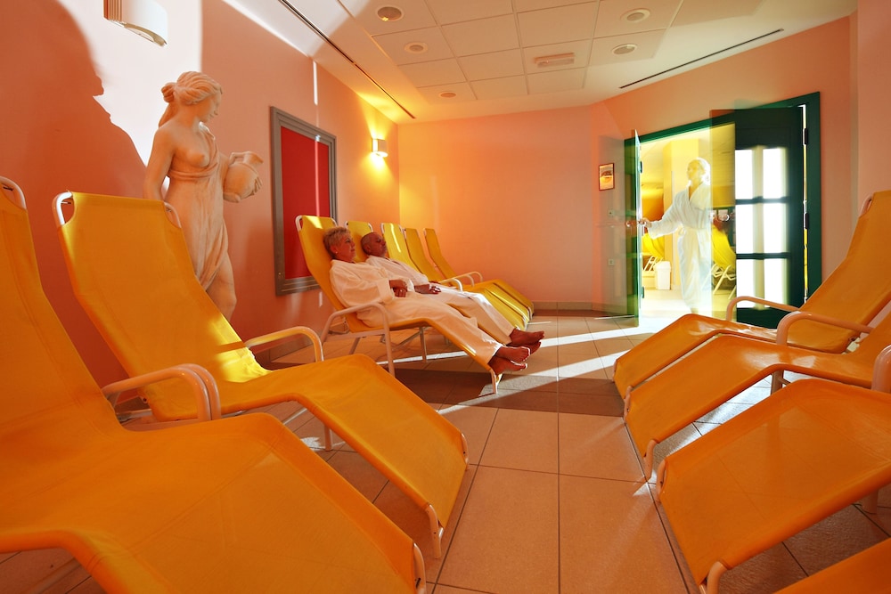 Radin Hotel 12/43