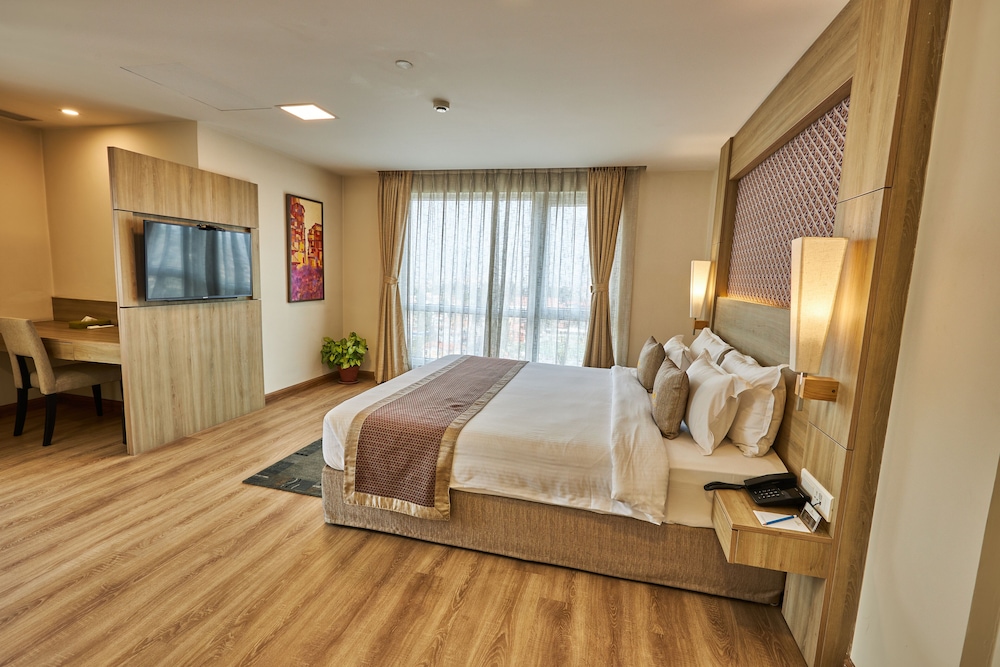 DELUXE, SUITE