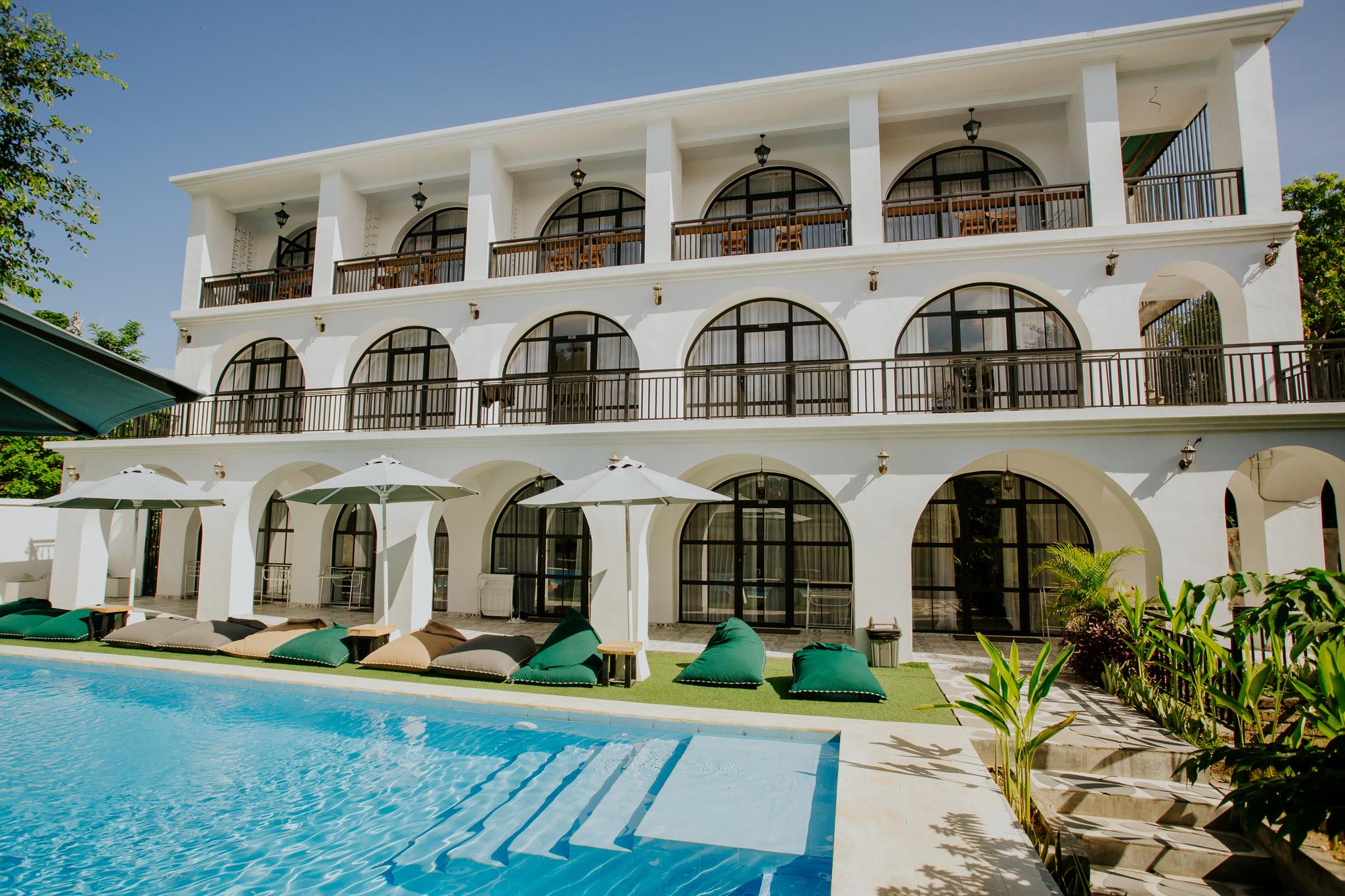 FEMALE DORM, FEMALE ONLY, DELUXE, POOL VIEW, POOL SIDE