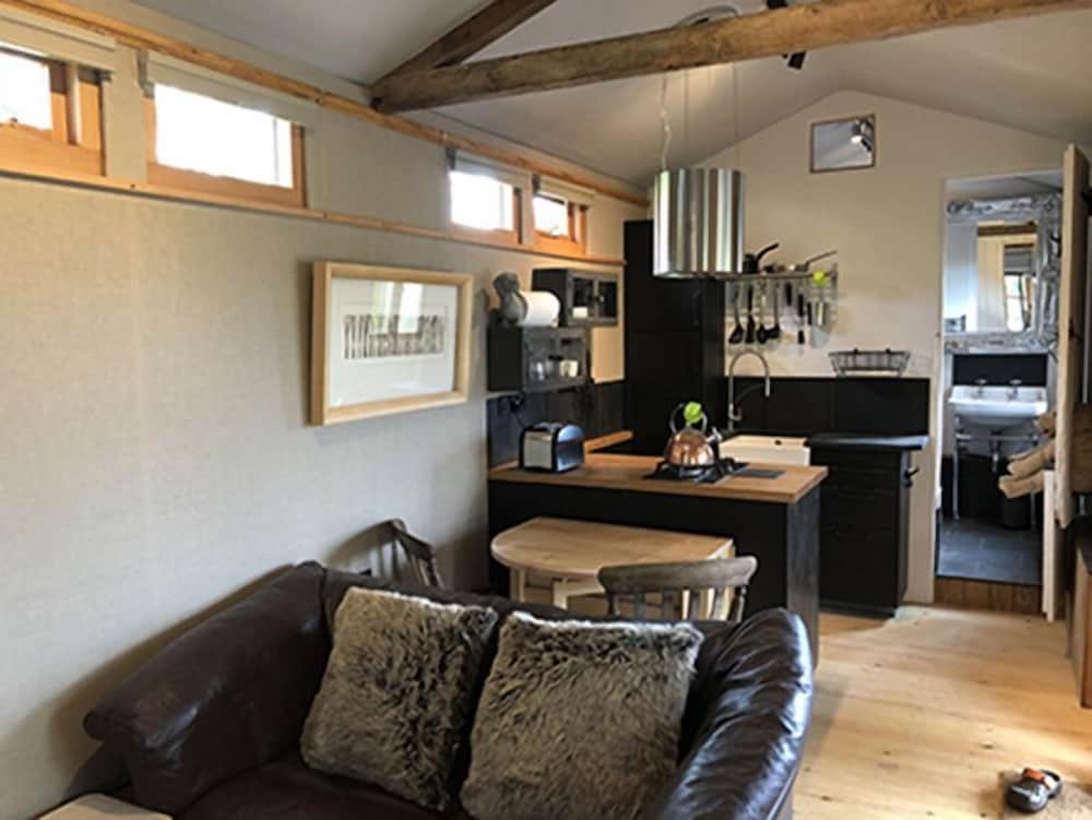 Owl Lodge 25/50