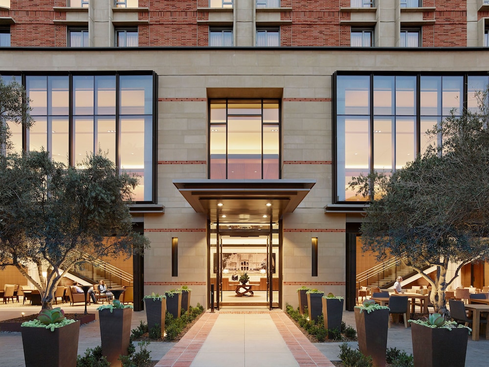 Luskin Hotel 5/76