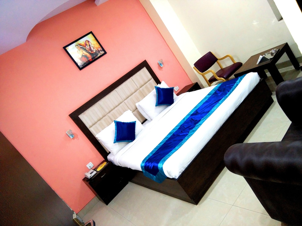 Hotel The RTS, New Delhi 8/50
