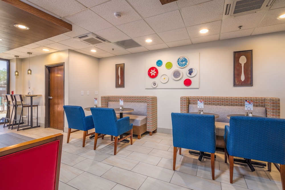 Holiday Inn Express Hotel And Suites Phoenix Airport 50/56