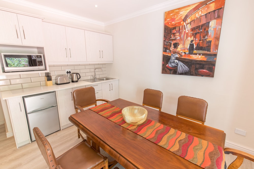 Montagu Country Hotel 69/89