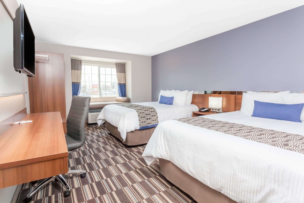 Microtel Inn & Suites By Wyndham Sault Ste. Marie 16/47