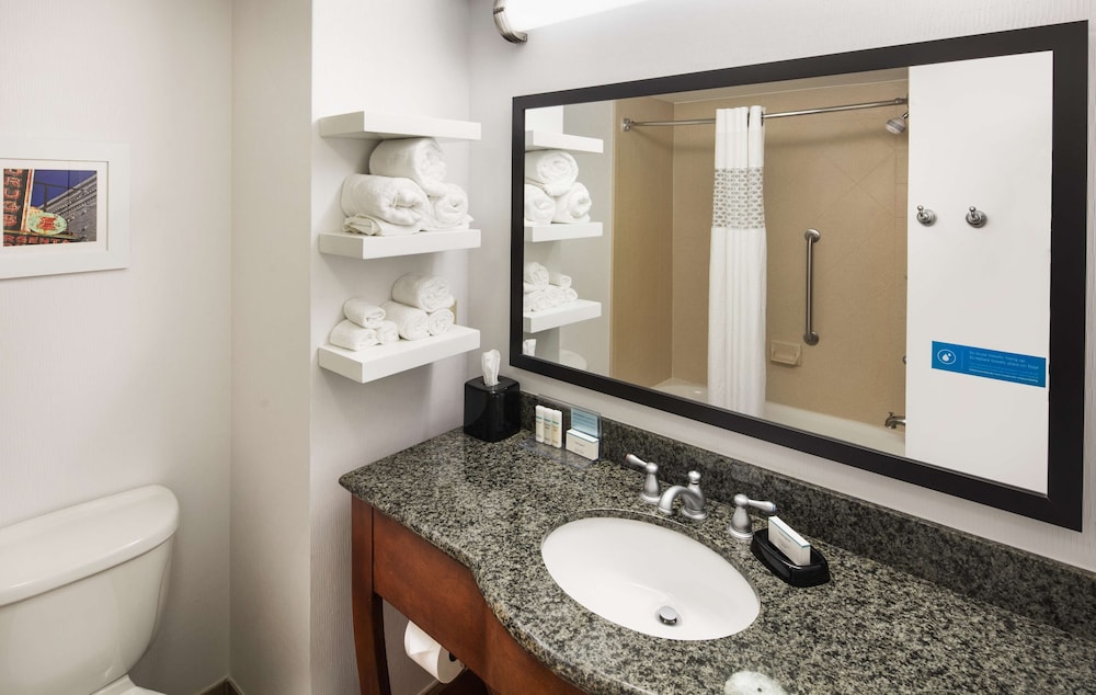 Hampton Inn Suites Little Rock Downtown 11/35