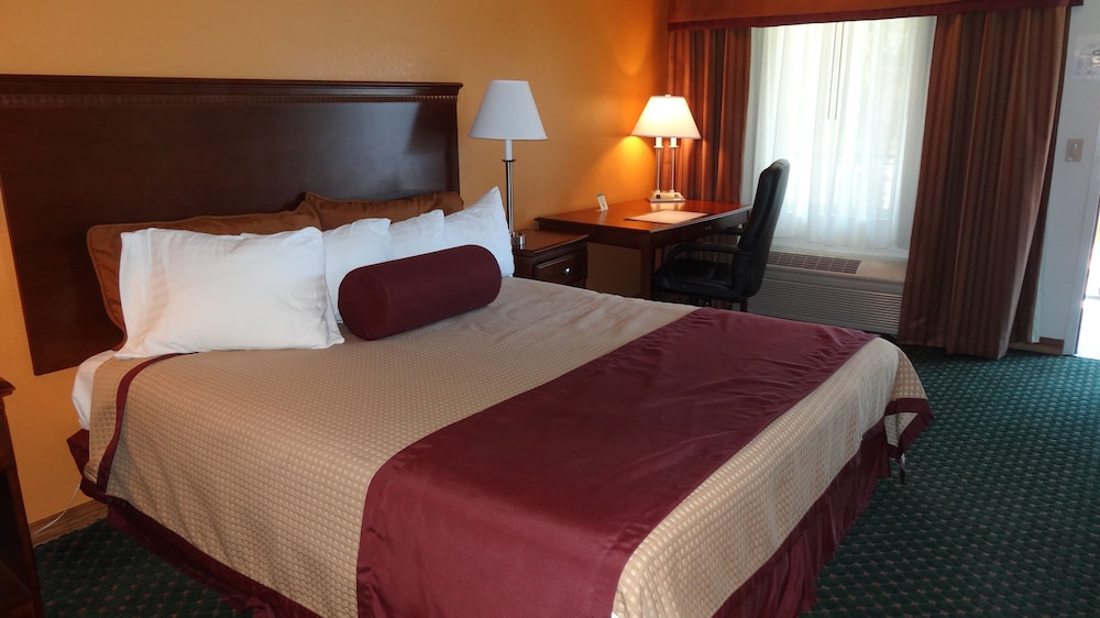 Cloverdale Wine Country Inn and Suites 22/47