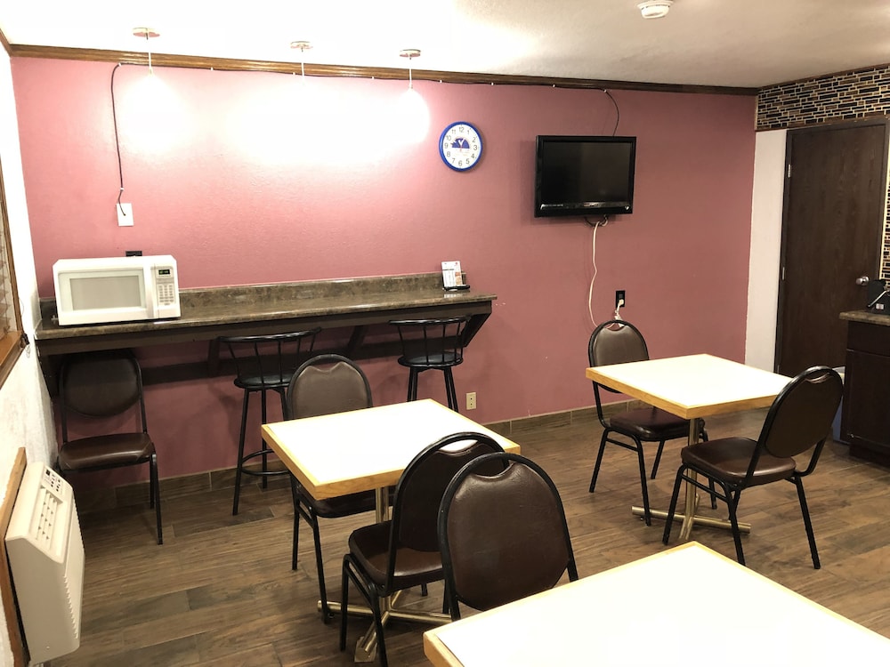 Americas Best Value Inn & Suites-Sidney 34/37