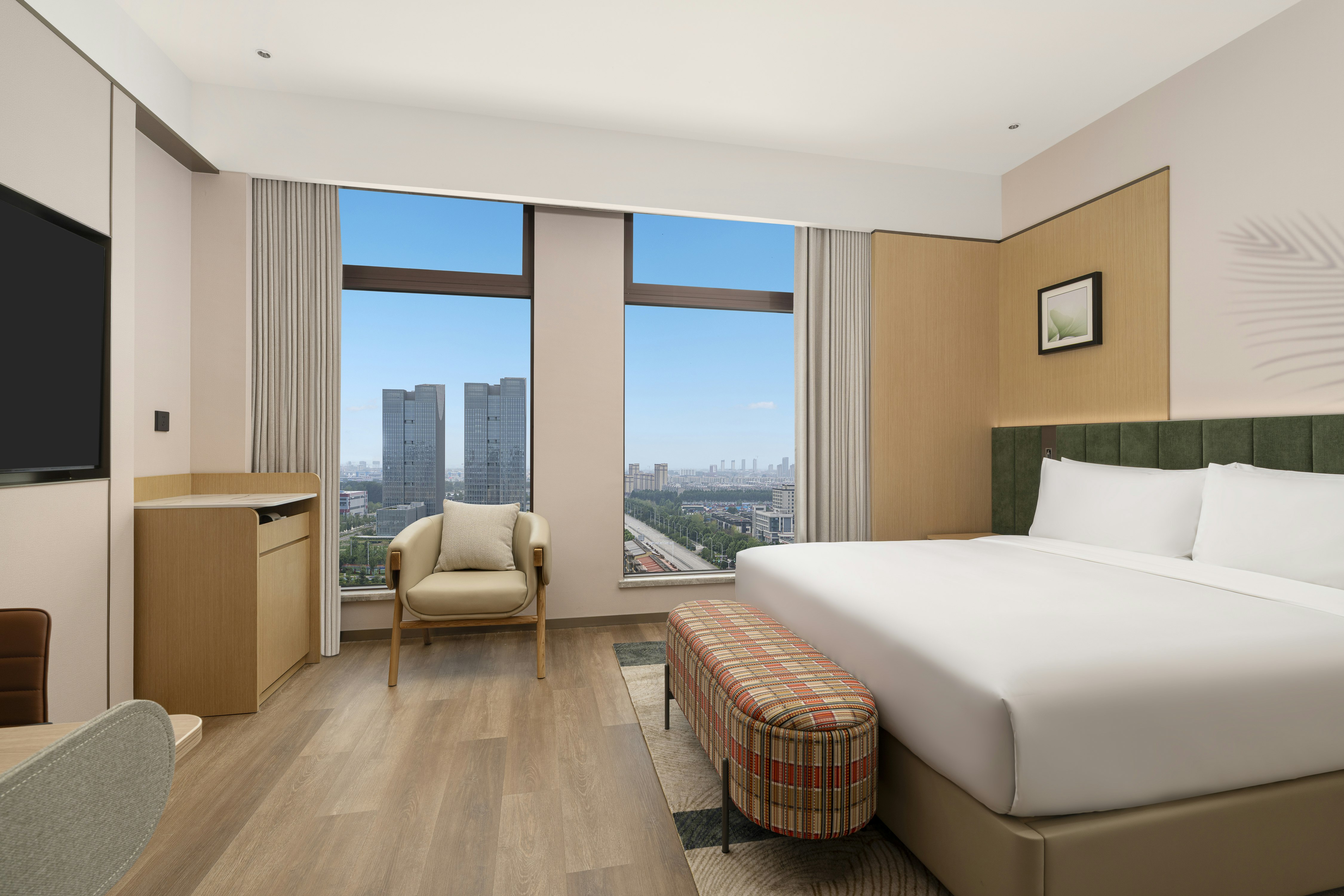 GUEST ROOM, KING BED