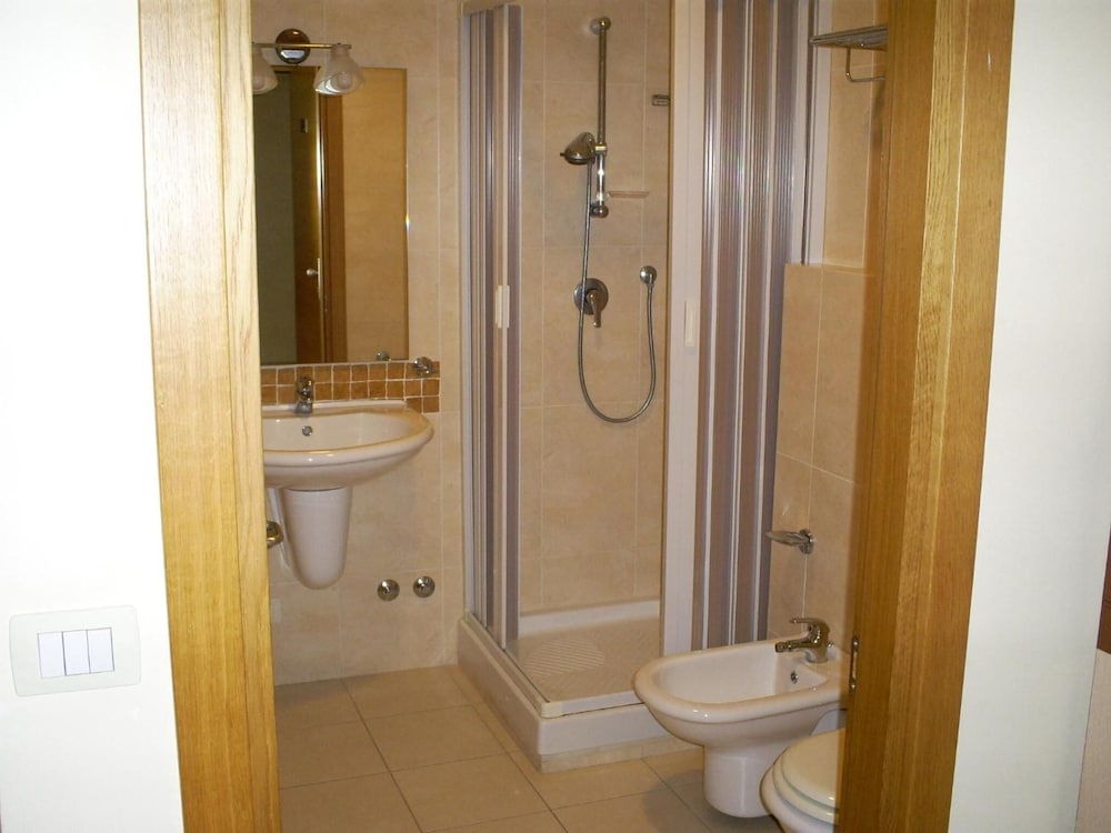 HOTEL MILOMAX 11/68