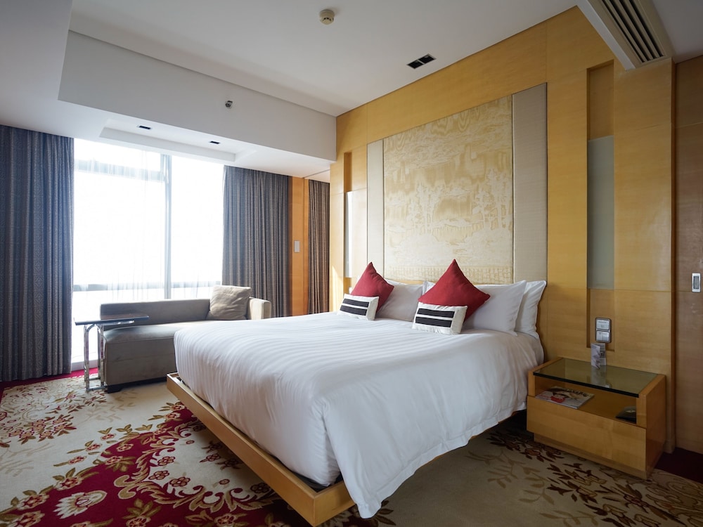 CLUB SUITE