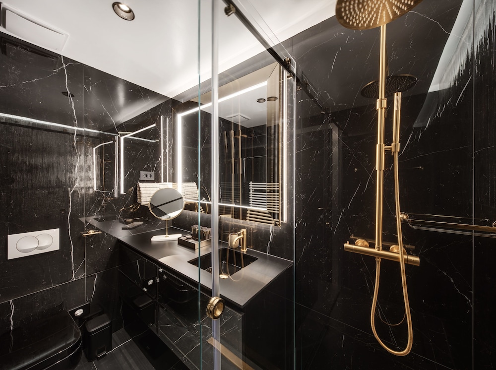 All Suites Hotel Posh 62/65