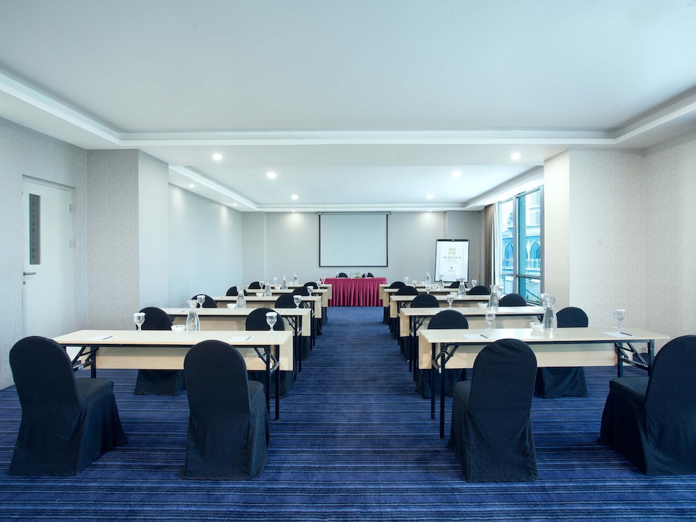 Platinum Balikpapan Hotel Convention Hall 58/64