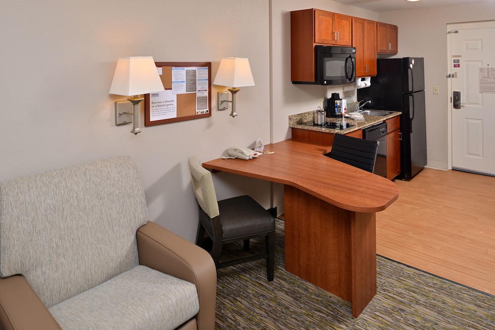 CANDLEWOOD SUITES BLUFFTON - HILTON HEAD 52/73