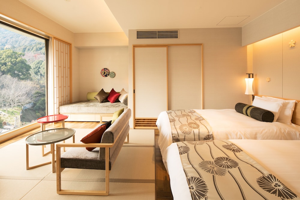Premium, Twin Beds, Outdoor Bath, Sofa