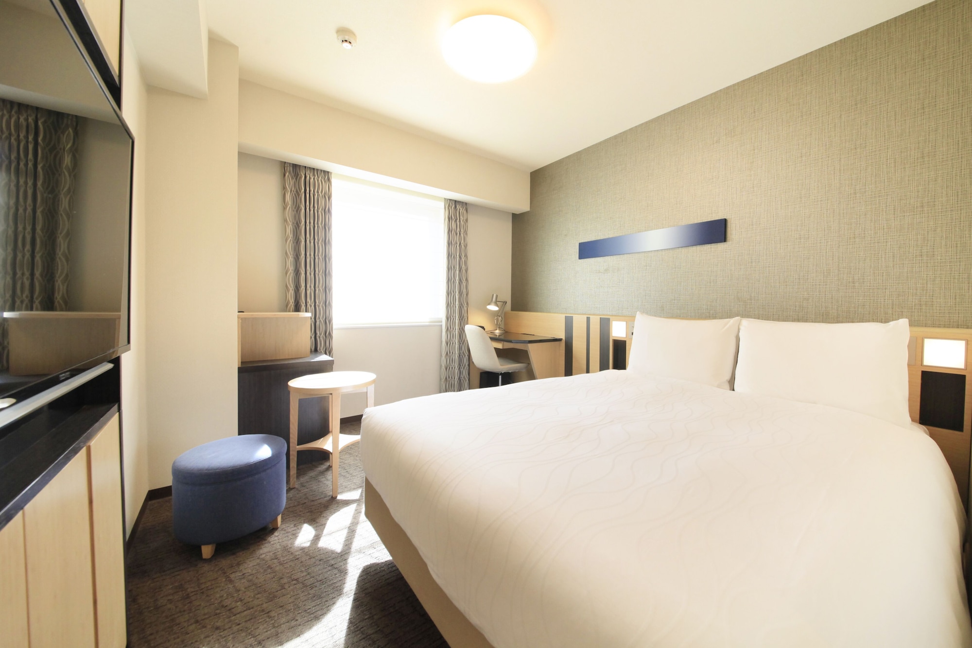 MODERATE, DOUBLE BED, SMOKING