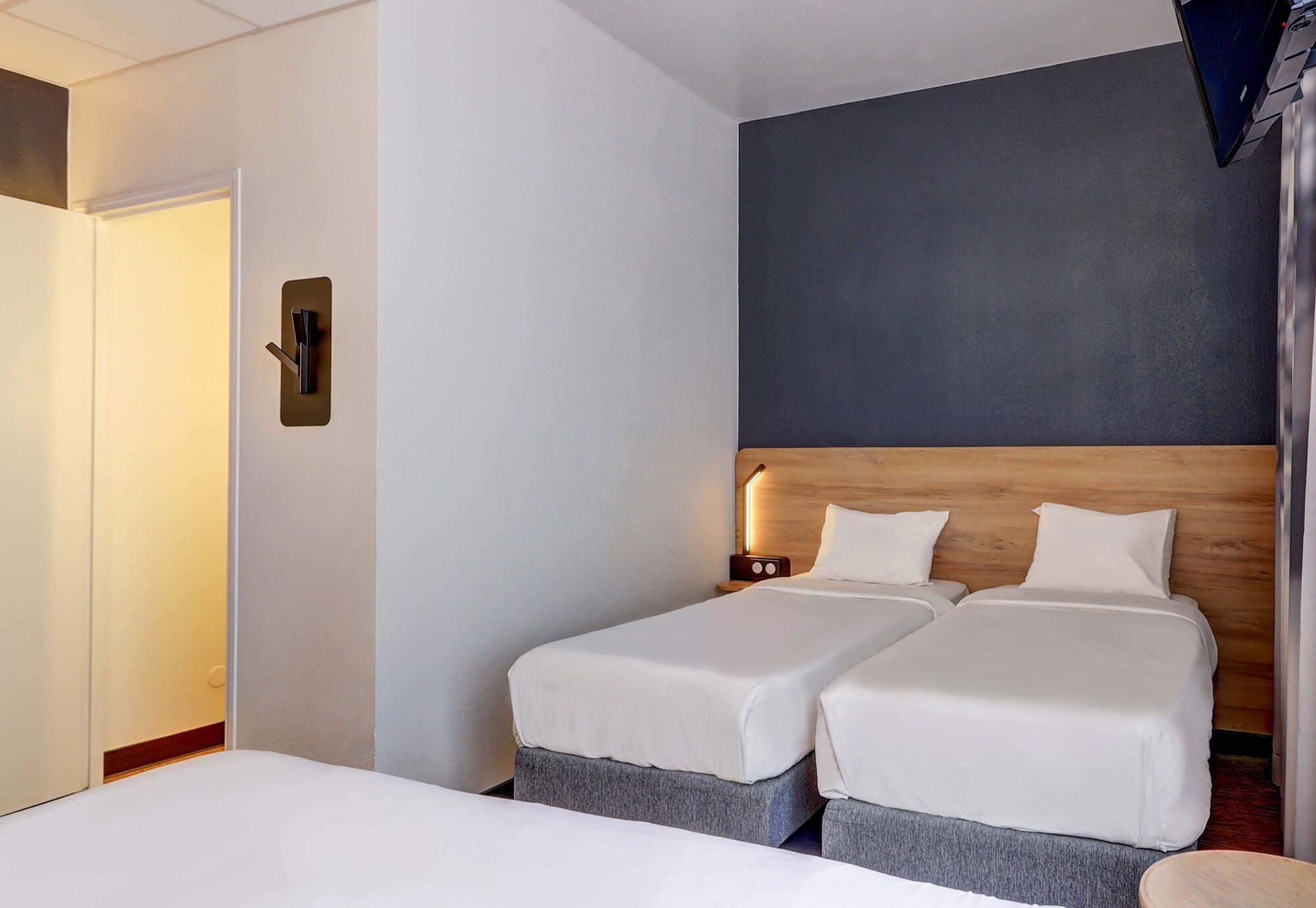 ROOM, QUADRUPLE