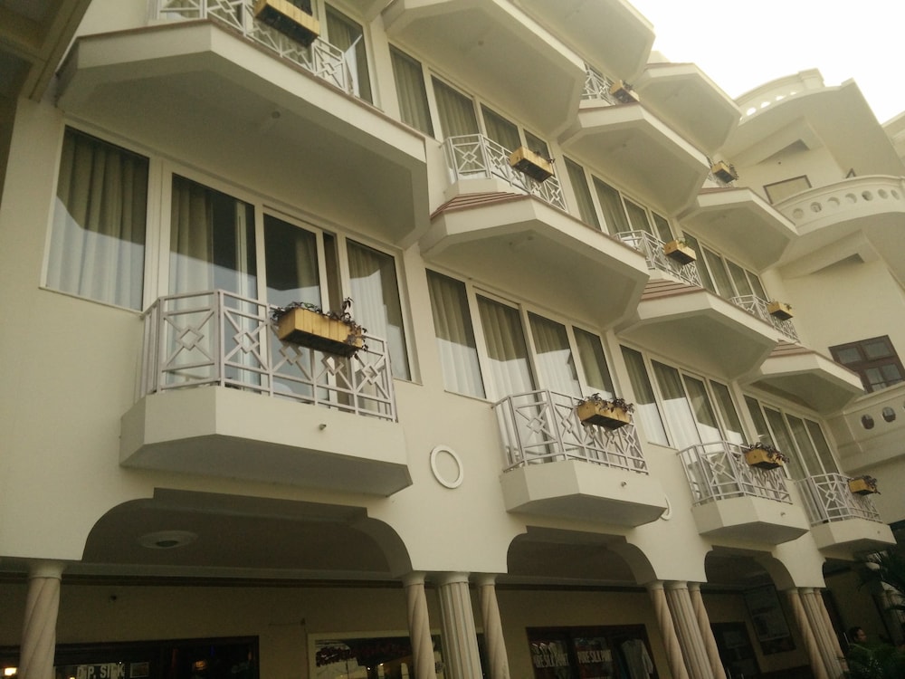 Surya Hotel 2/74