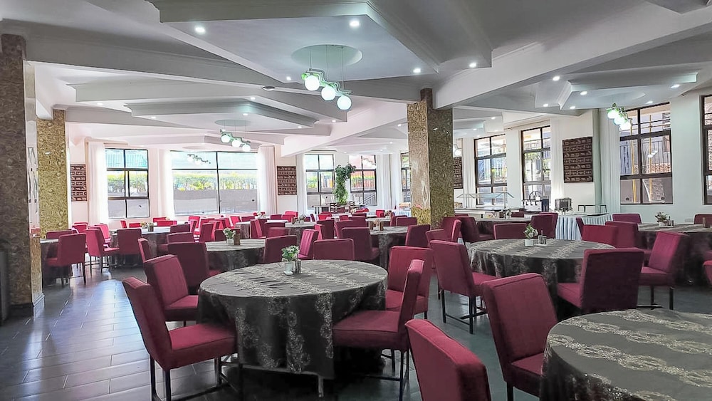 The Luke Hotel 48/67