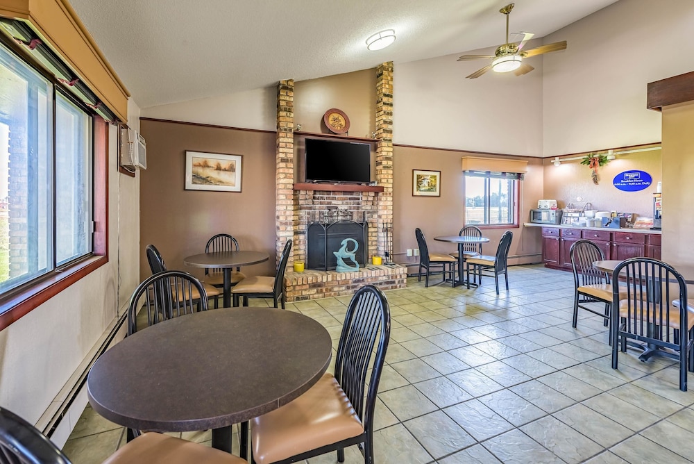 Rodeway Inn Saint Joseph 20/26