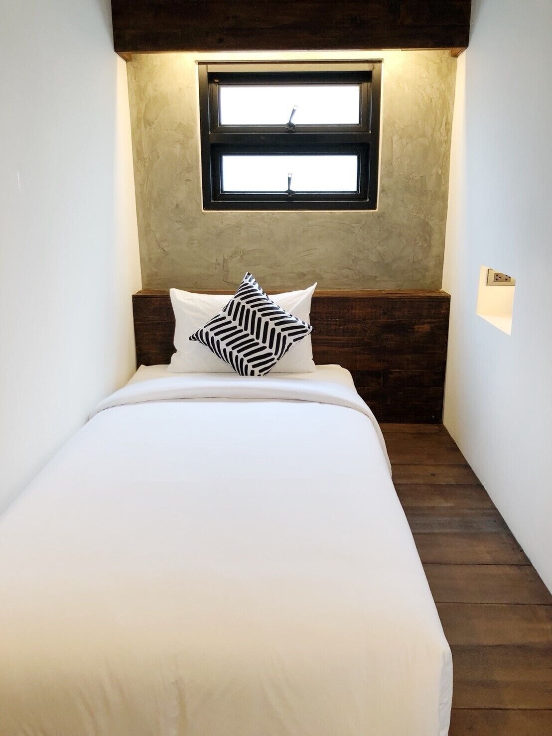 MIXED DORM, BASIC