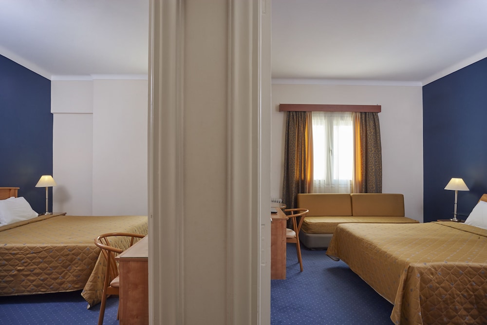 LUCY HOTEL 20/40