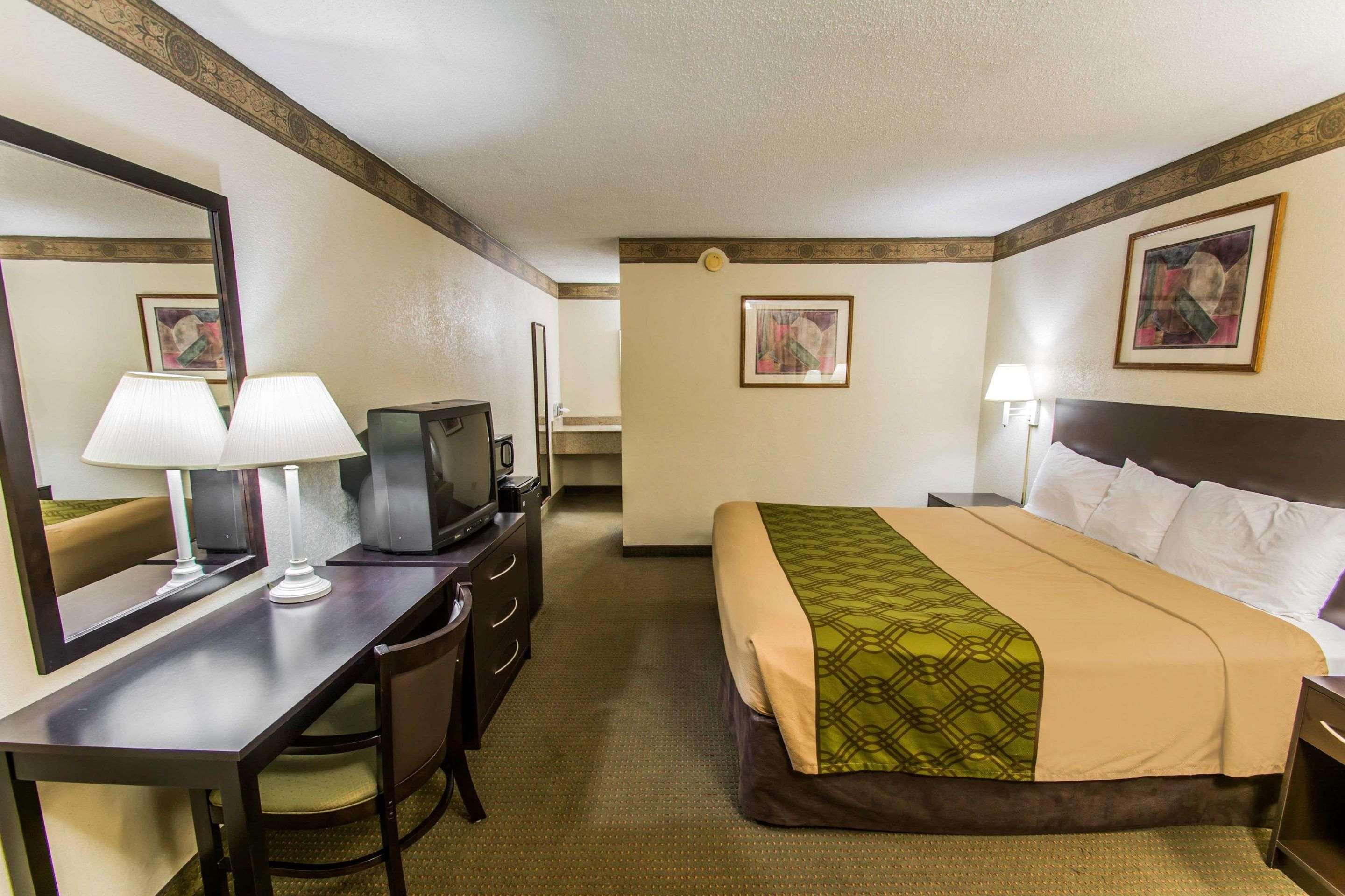 ROOM, KING BED, ACCESSIBLE