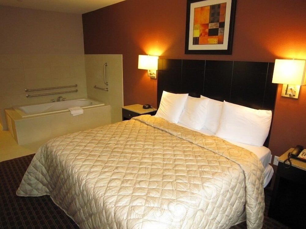 Deluxe, King Bed, Jetted Tub, Accessible