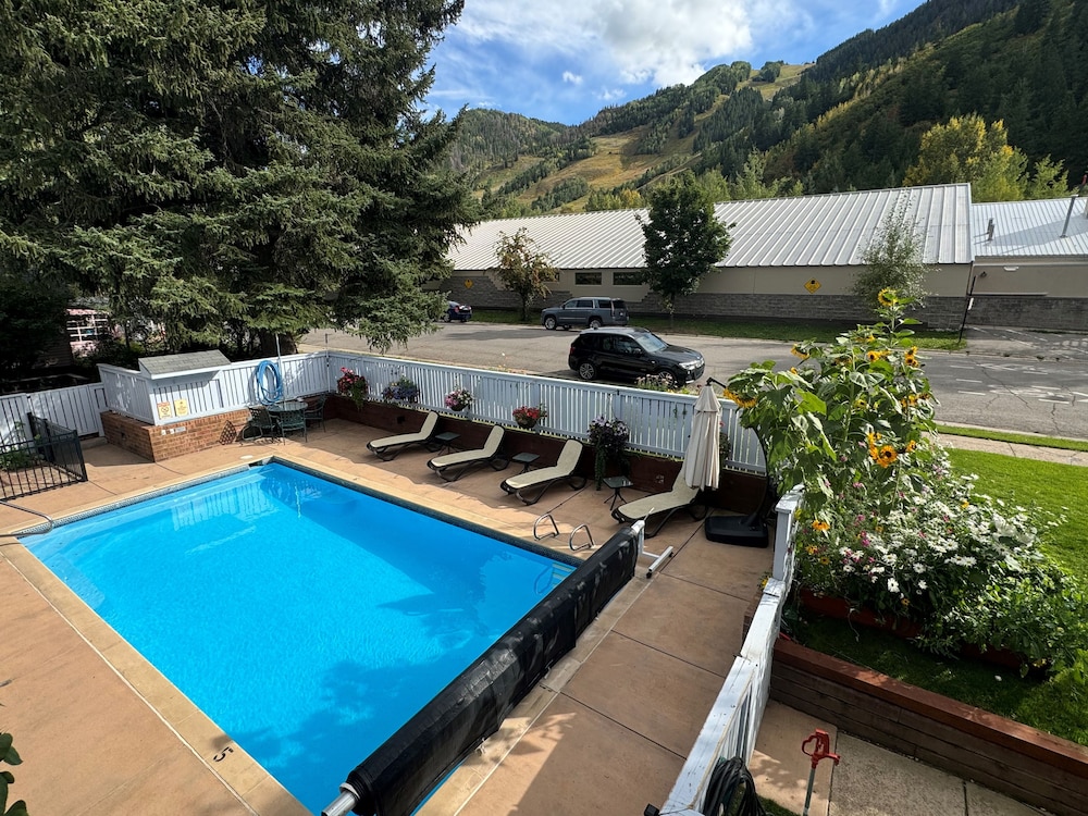 Shadow Mountain Lodge 40/68