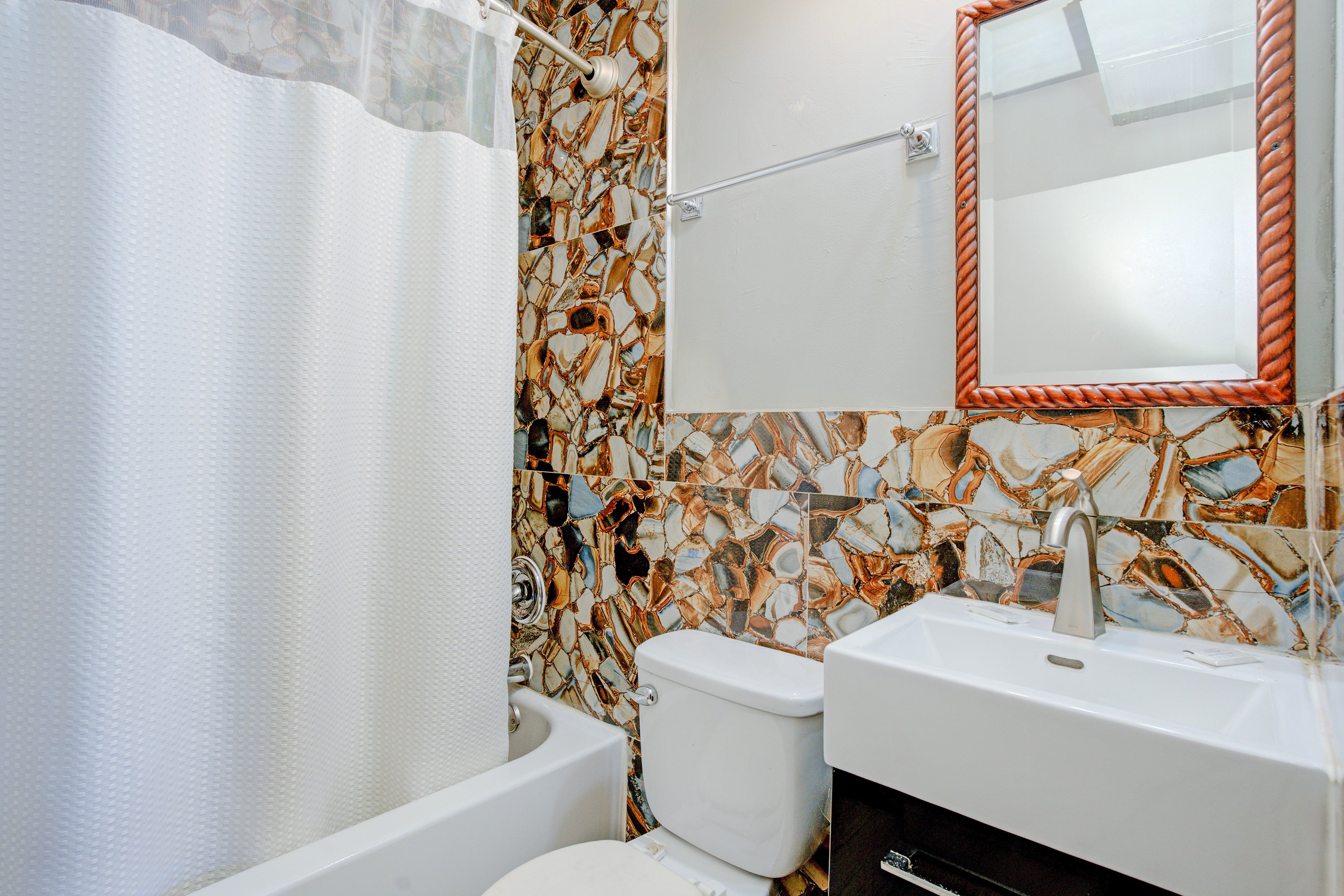 Miami Inn & Suites 53/55