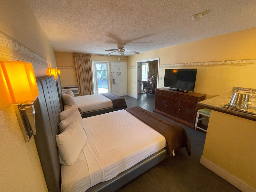 2 BEDROOMS, FAMILY SUITE