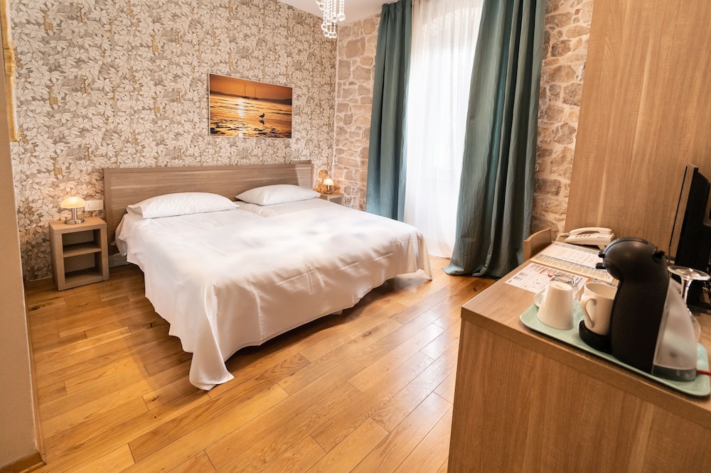 Tifani Luxury Rooms 15/50