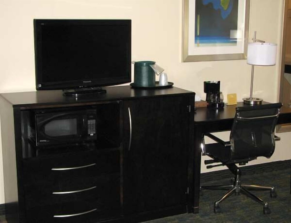 Cityview Inn And Suites 18/28