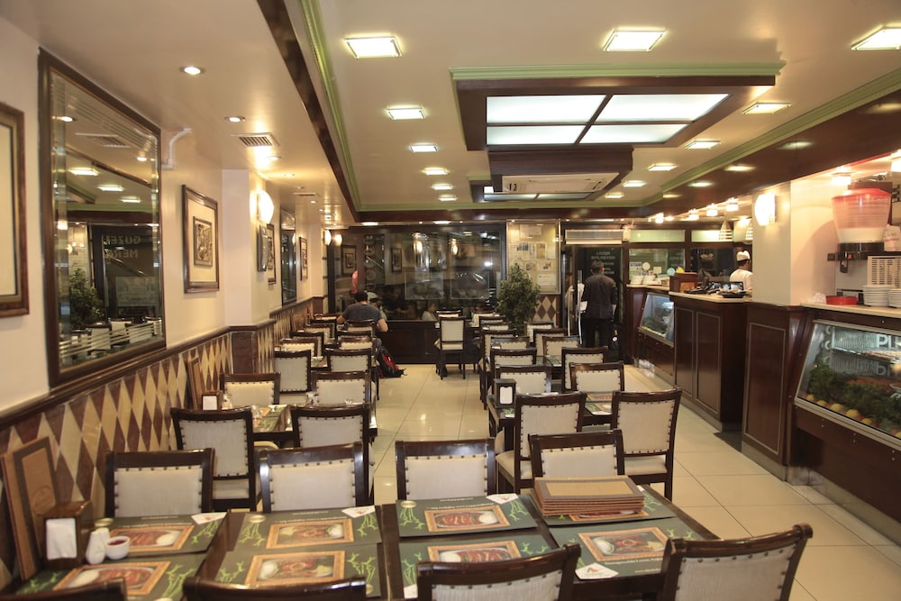 Golden Pen Hotel 40/45