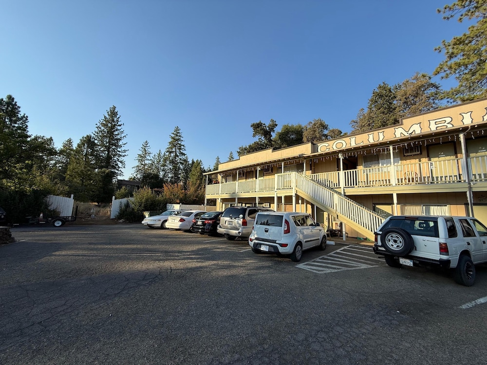Columbia Inn Motel CA 49 36/47