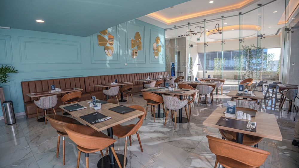 Paseo La Galeria Hotel & Suites 35/49