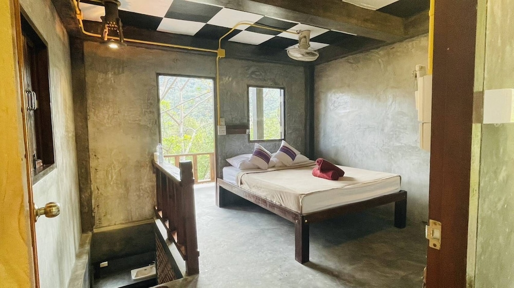 BOTTLE BEACH 1 RESORT 18/74