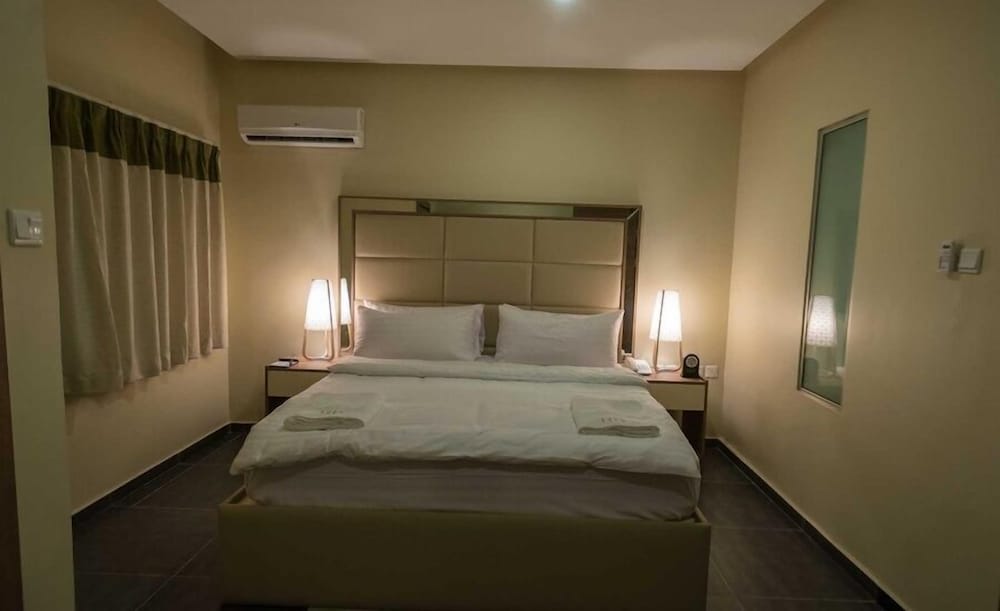 Iris Hotel 19/50
