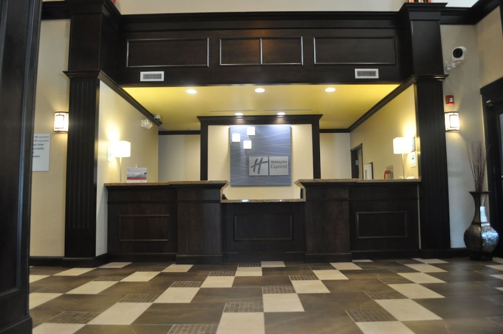 Holiday Inn Express Suites Greensburg 16/58