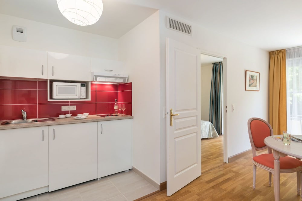 Home Médicis Les Petites Roches 6/29